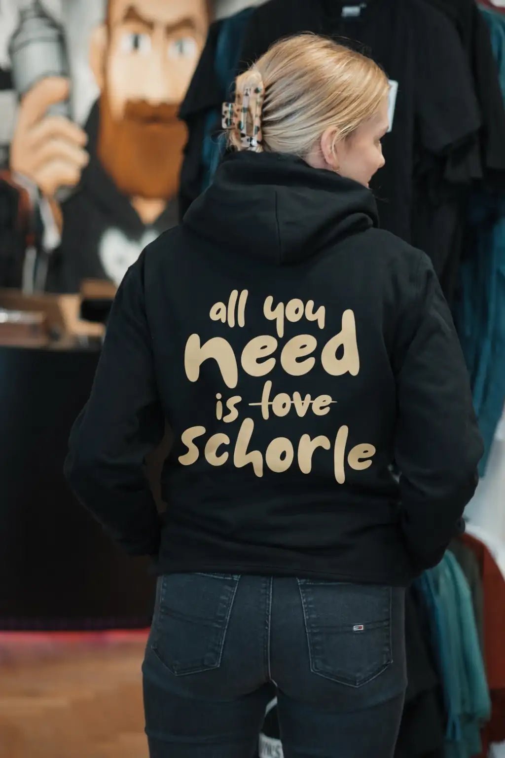 ALL YOU NEED IS SCHORLE ❤️ - HOODIE - WNSTR®