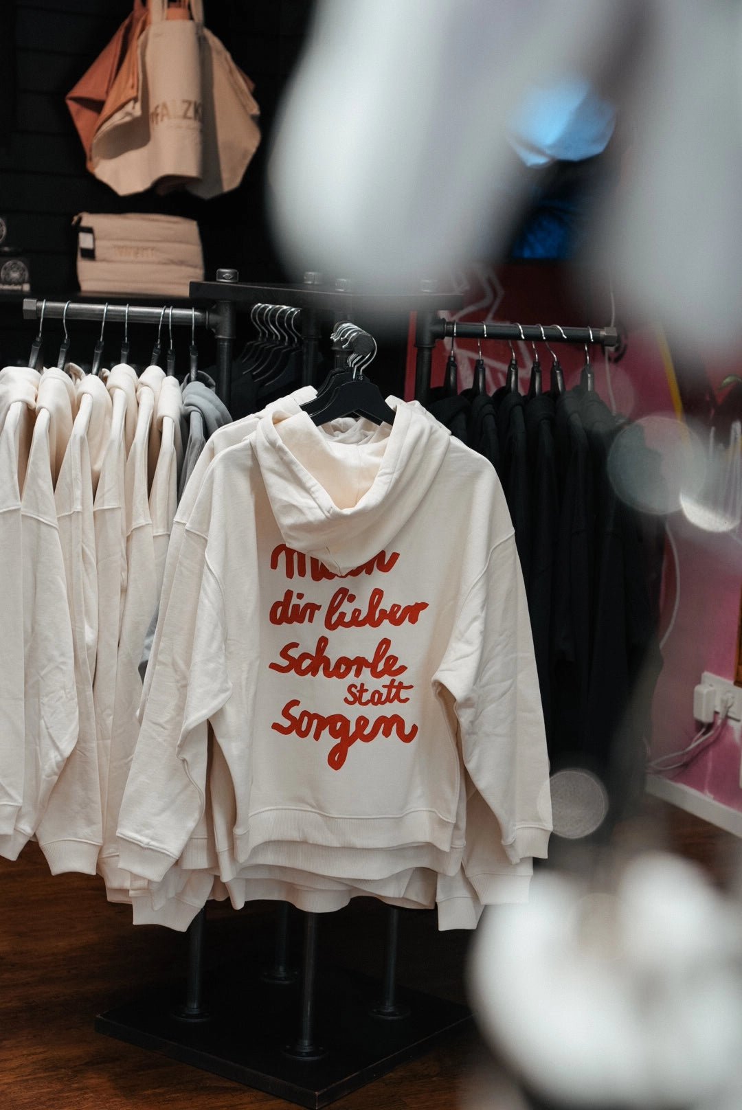SCHORLE STATT SORGEN HOODIE - WNSTR®